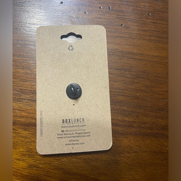 Disney Donald Duck floral pin - Picture 2 of 4